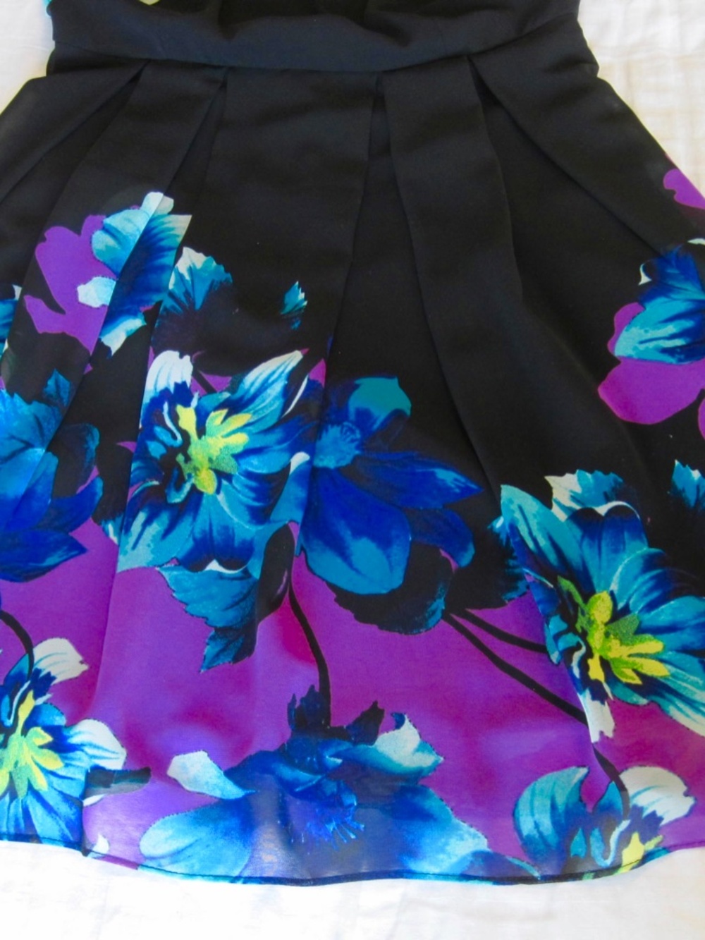 Le Chateau Dress Size M - Picture 3 of 7